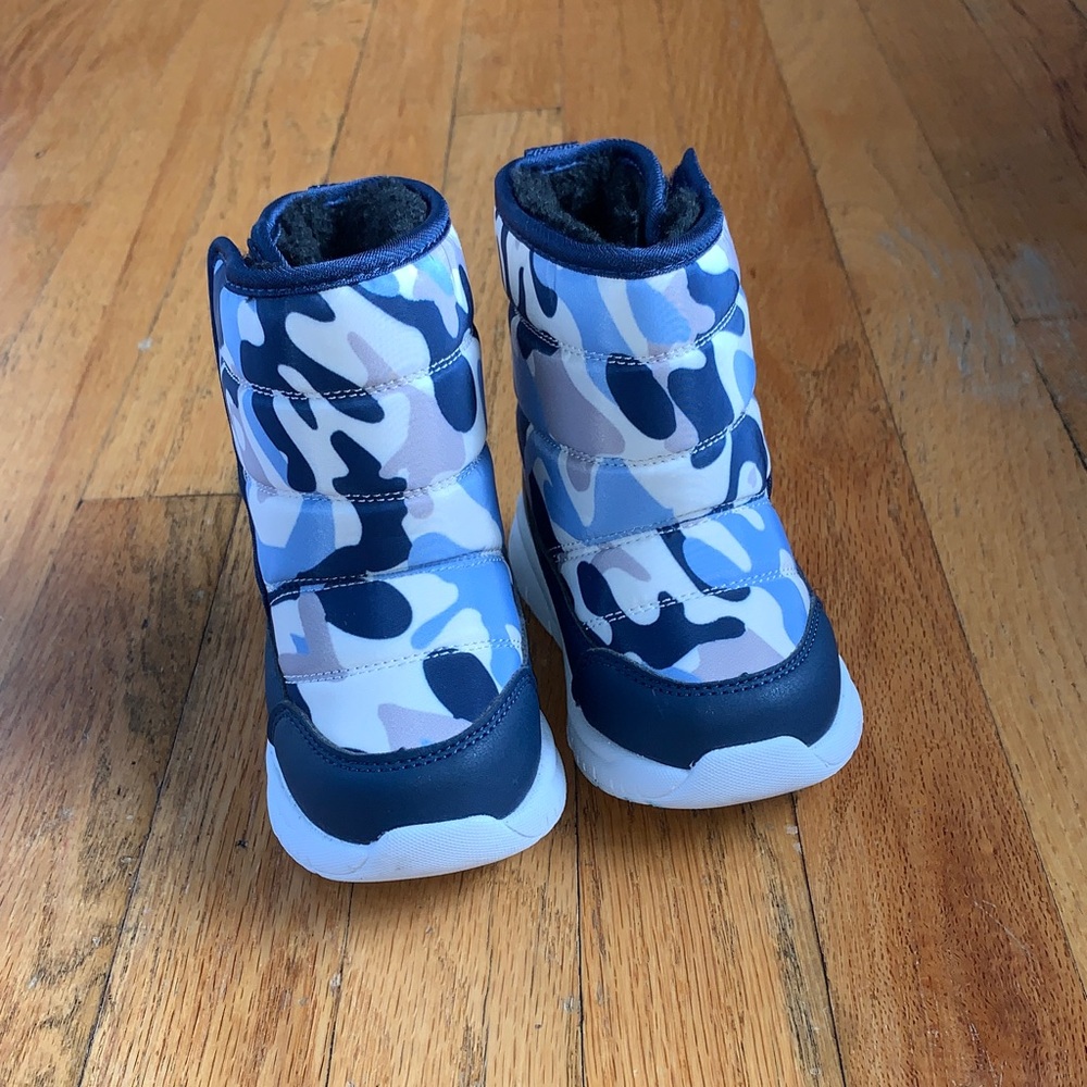 Kids Camouflage Winter Boots(HOBIBEAR)size 6 toddler